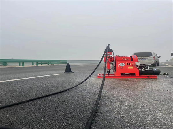 得荣马路路基路面开裂下沉注浆加固灌浆